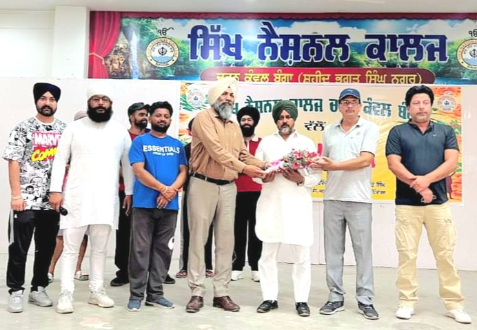 ਭੰਗੜਾ ਕੈਂਪ ਦੇ ਸਿਖਿਆਰਥੀਆਂ ਨੂੰ ਆਸ਼ੀਰਵਾਦ ਦੇਣ ਲਈ ਪਹੁੰਚੇ ਸ. ਜਰਨੈਲ ਸਿੰਘ ਪੱਲੀ ਝਿੱਕੀ